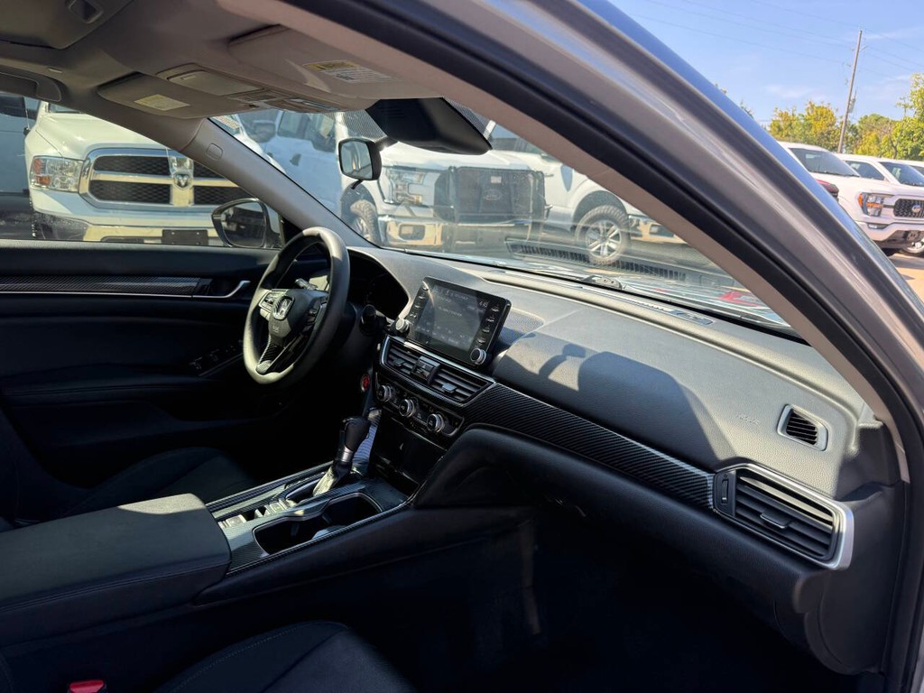Honda Accord Sedan Vehicle Full-screen Gallery Image 09