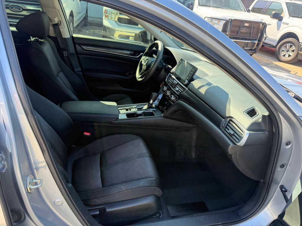 Honda Accord Sedan Vehicle Full-screen Gallery Image 10