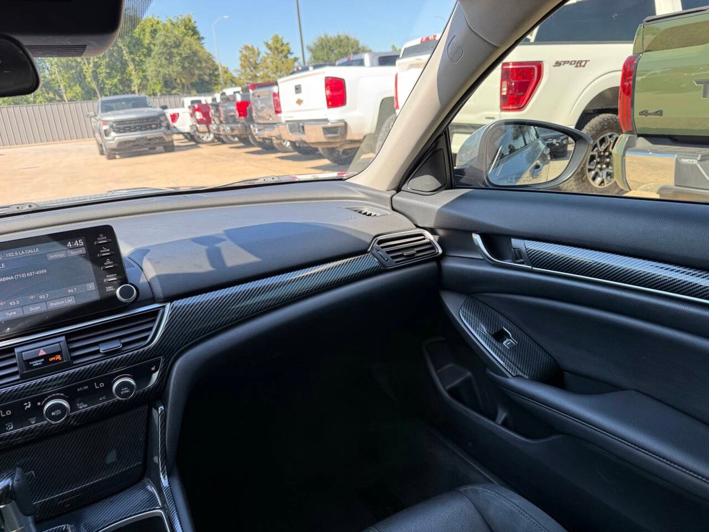 Honda Accord Sedan Vehicle Full-screen Gallery Image 20