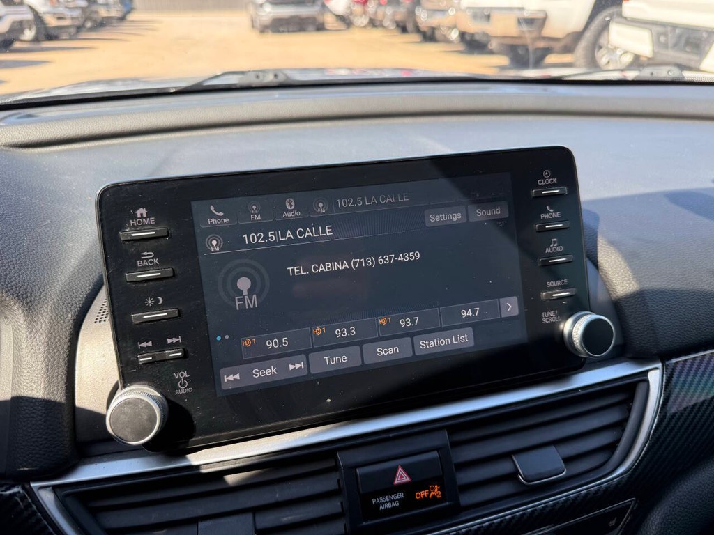 Honda Accord Sedan Vehicle Full-screen Gallery Image 25