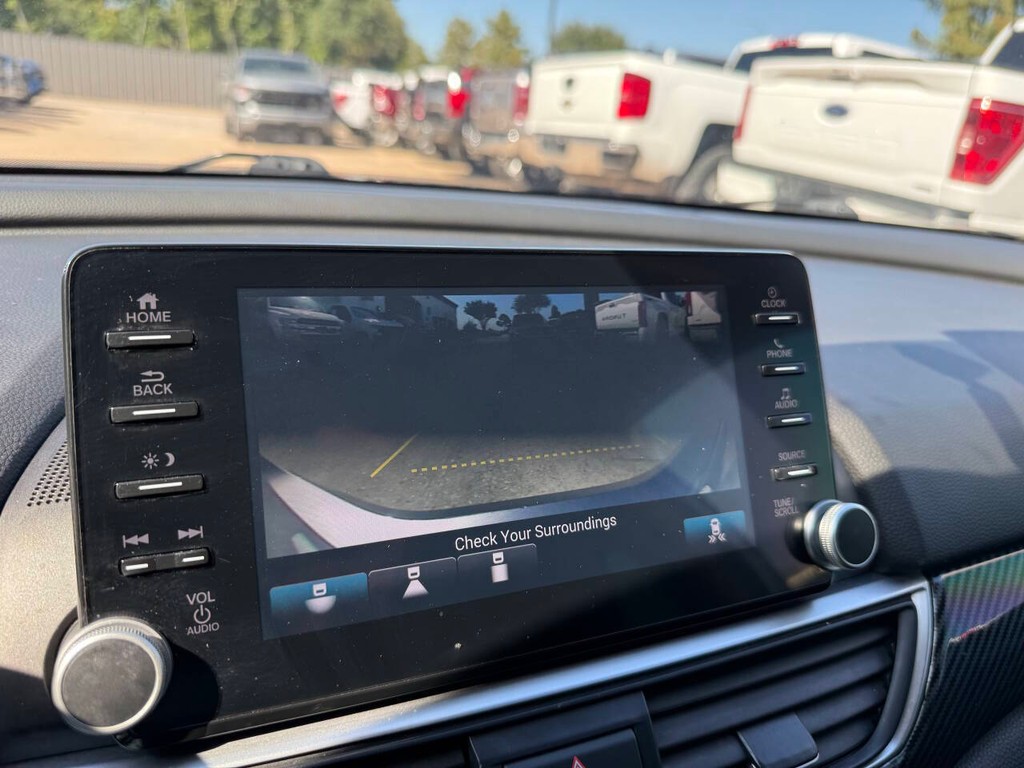 Honda Accord Sedan Vehicle Full-screen Gallery Image 26