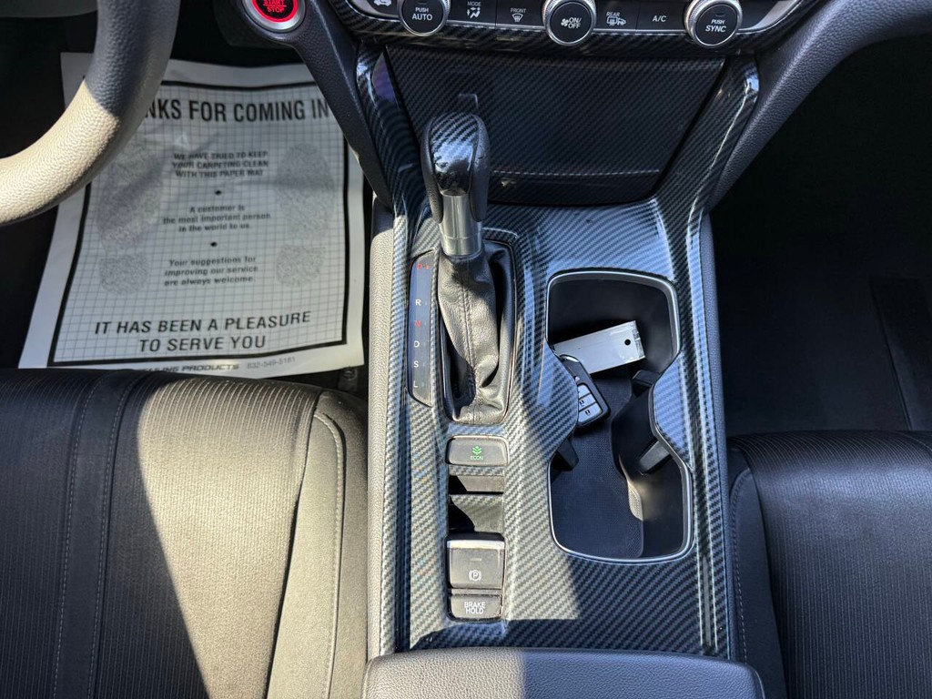 Honda Accord Sedan Vehicle Full-screen Gallery Image 28