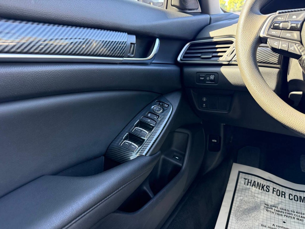 Honda Accord Sedan Vehicle Full-screen Gallery Image 29