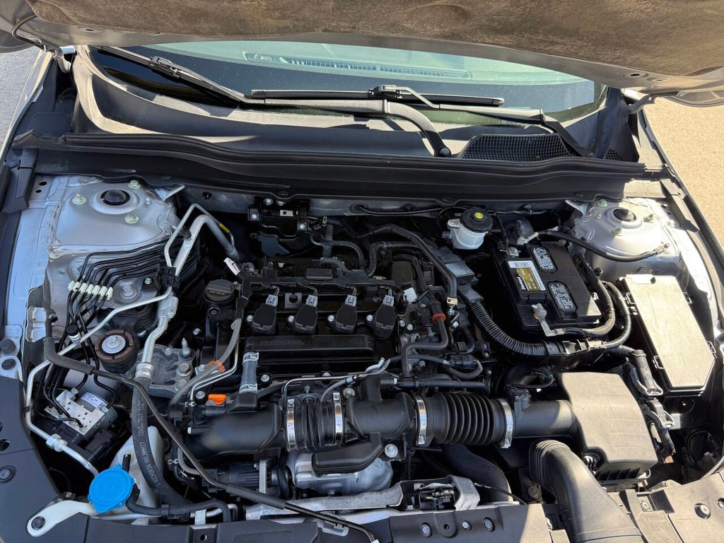 Honda Accord Sedan Vehicle Full-screen Gallery Image 34