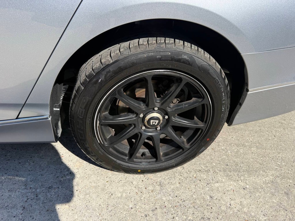 Honda Accord Sedan Vehicle Full-screen Gallery Image 35