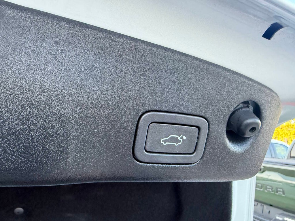 Jaguar XJL Vehicle Full-screen Gallery Image 37