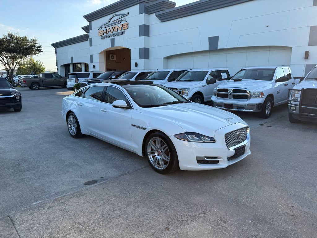 Jaguar XJL Vehicle Full-screen Gallery Image 41