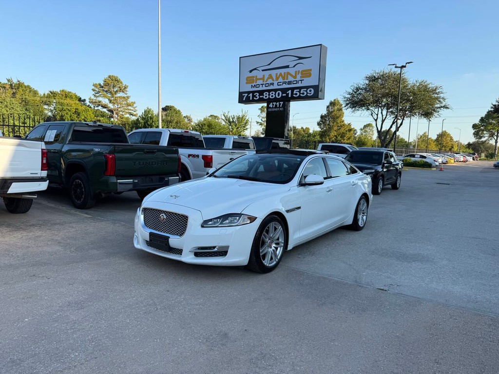 Jaguar XJL Vehicle Full-screen Gallery Image 42