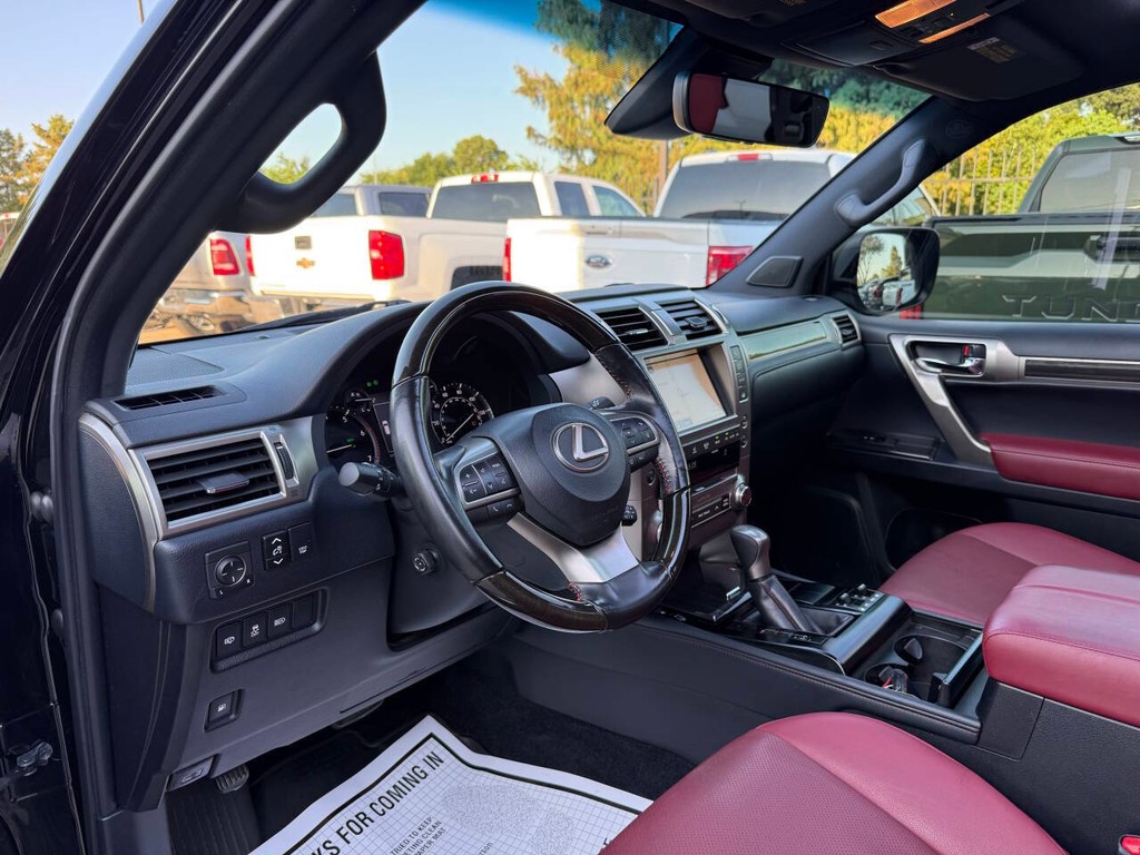 Lexus GX 460 Vehicle Full-screen Gallery Image 06