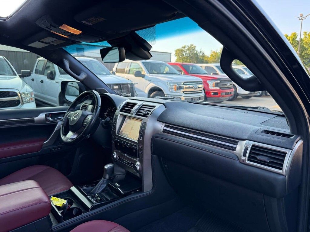 Lexus GX 460 Vehicle Full-screen Gallery Image 09