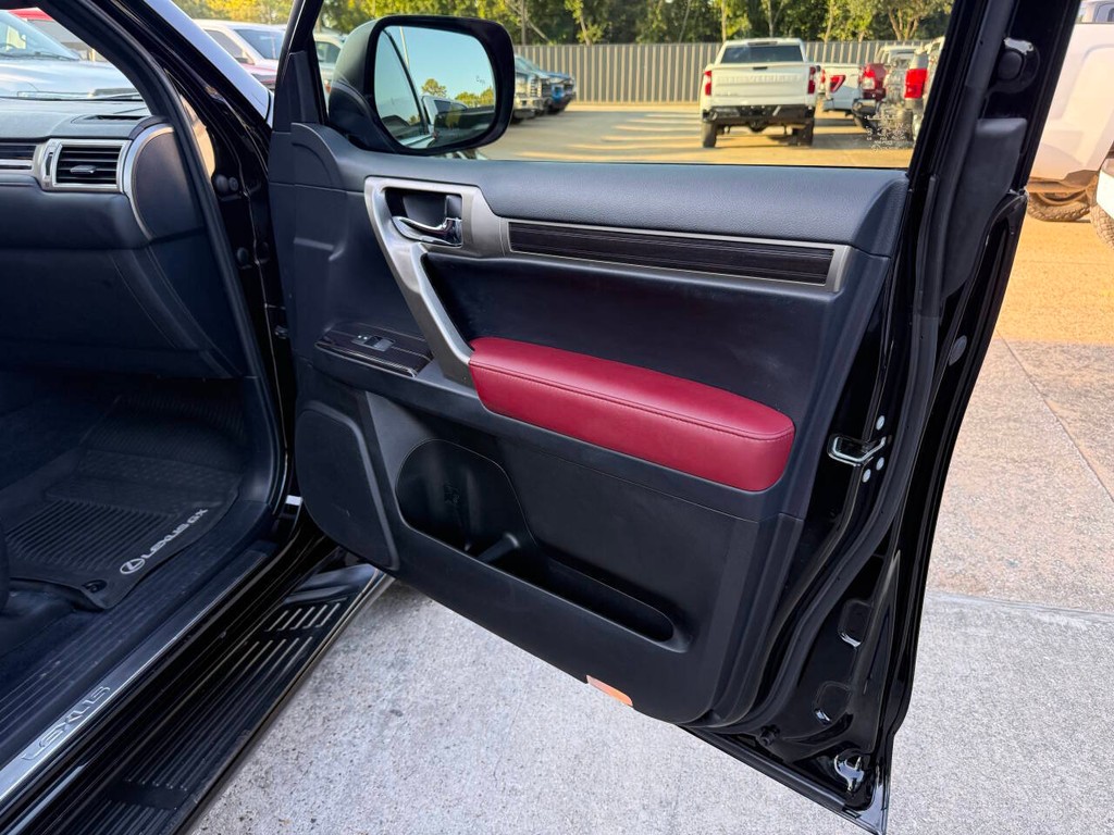 Lexus GX 460 Vehicle Full-screen Gallery Image 11