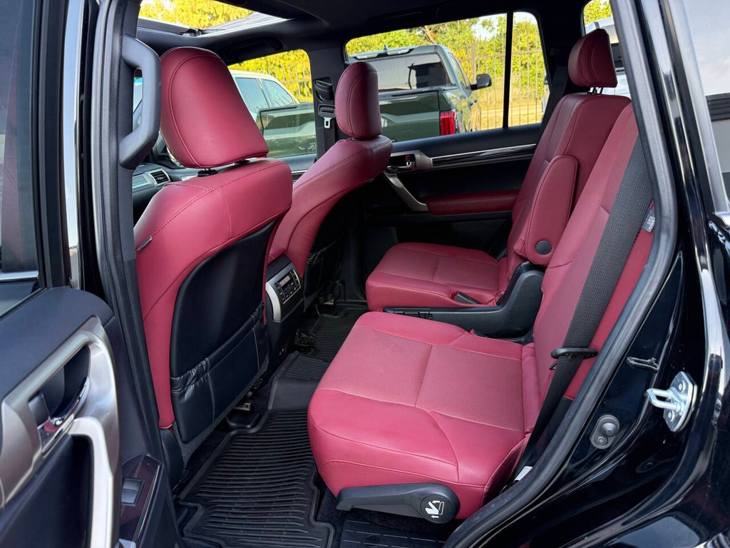 Lexus GX 460 Vehicle Full-screen Gallery Image 13
