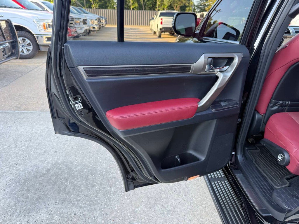 Lexus GX 460 Vehicle Full-screen Gallery Image 15