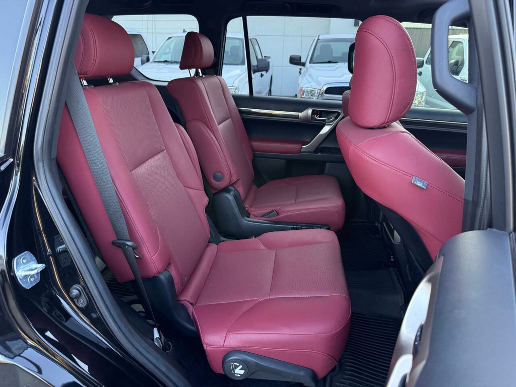 Lexus GX 460 Vehicle Full-screen Gallery Image 16