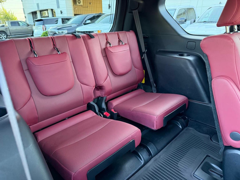 Lexus GX 460 Vehicle Full-screen Gallery Image 17