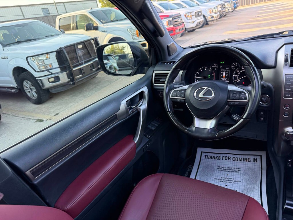 Lexus GX 460 Vehicle Full-screen Gallery Image 21