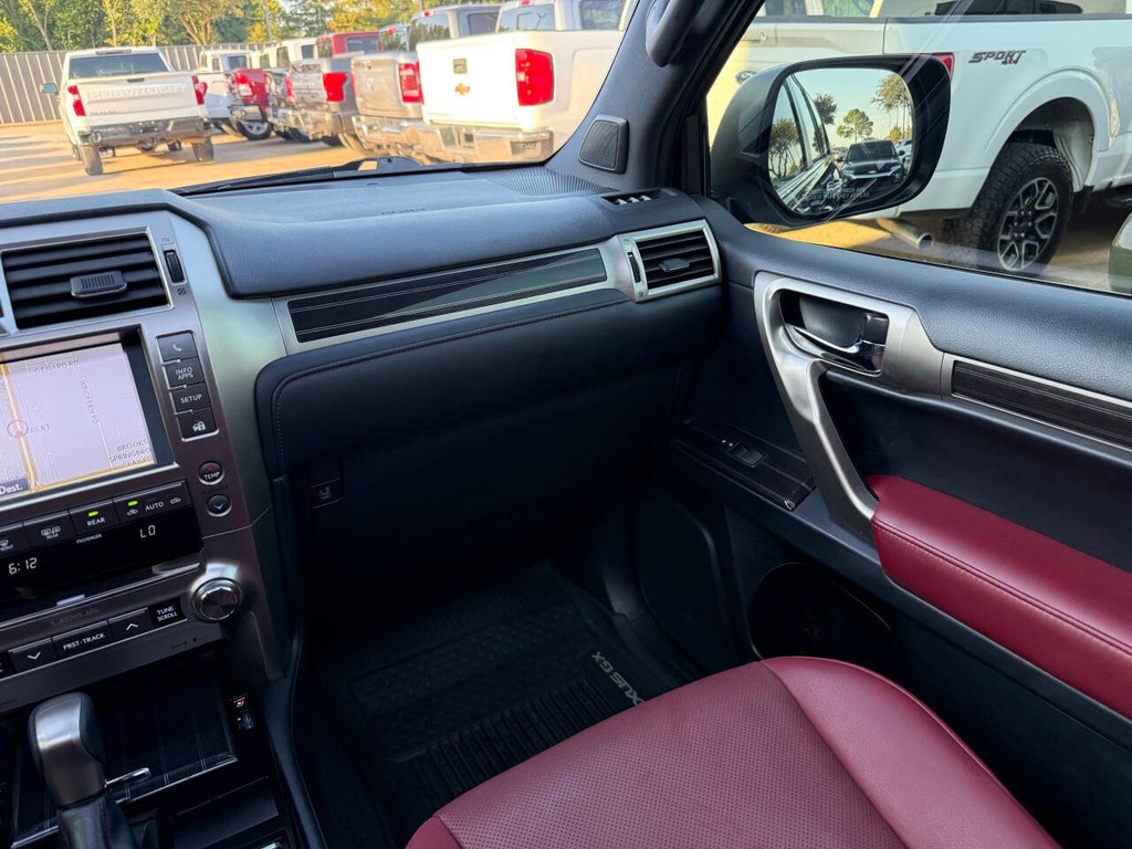 Lexus GX 460 Vehicle Full-screen Gallery Image 22