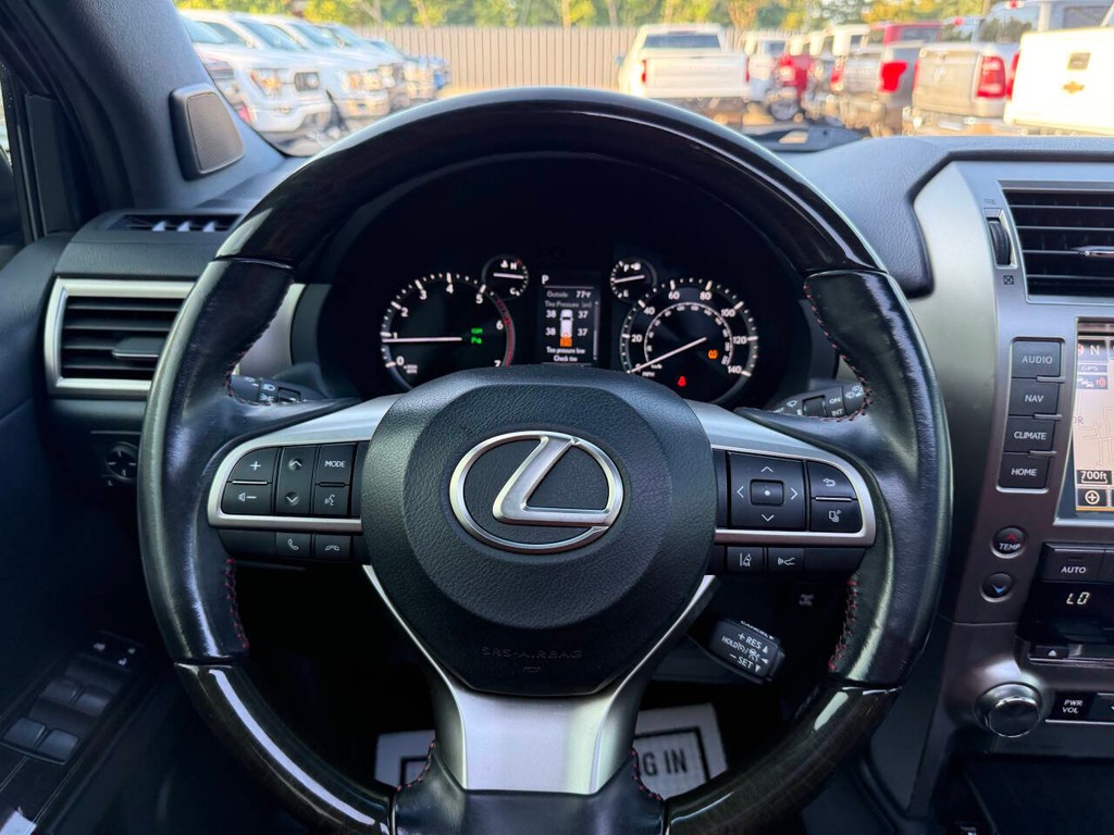 Lexus GX 460 Vehicle Full-screen Gallery Image 25
