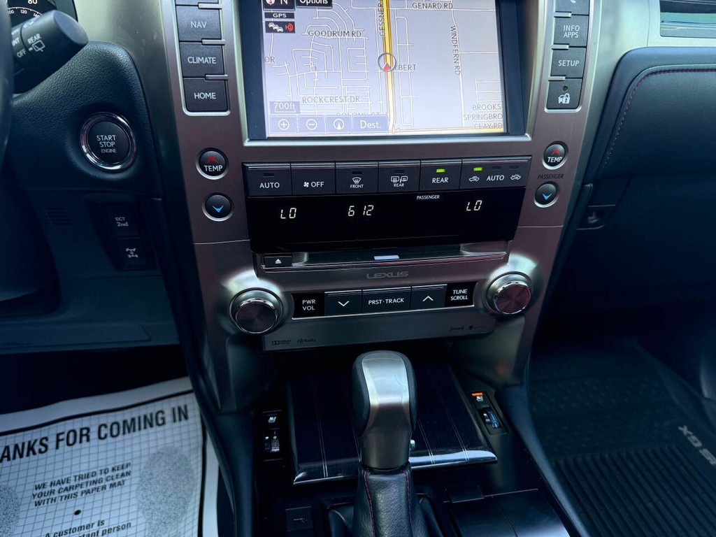 Lexus GX 460 Vehicle Full-screen Gallery Image 30