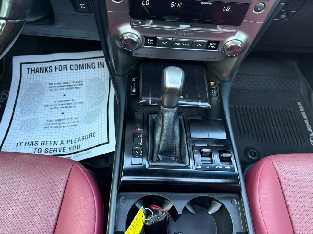 Lexus GX 460 Vehicle Full-screen Gallery Image 31