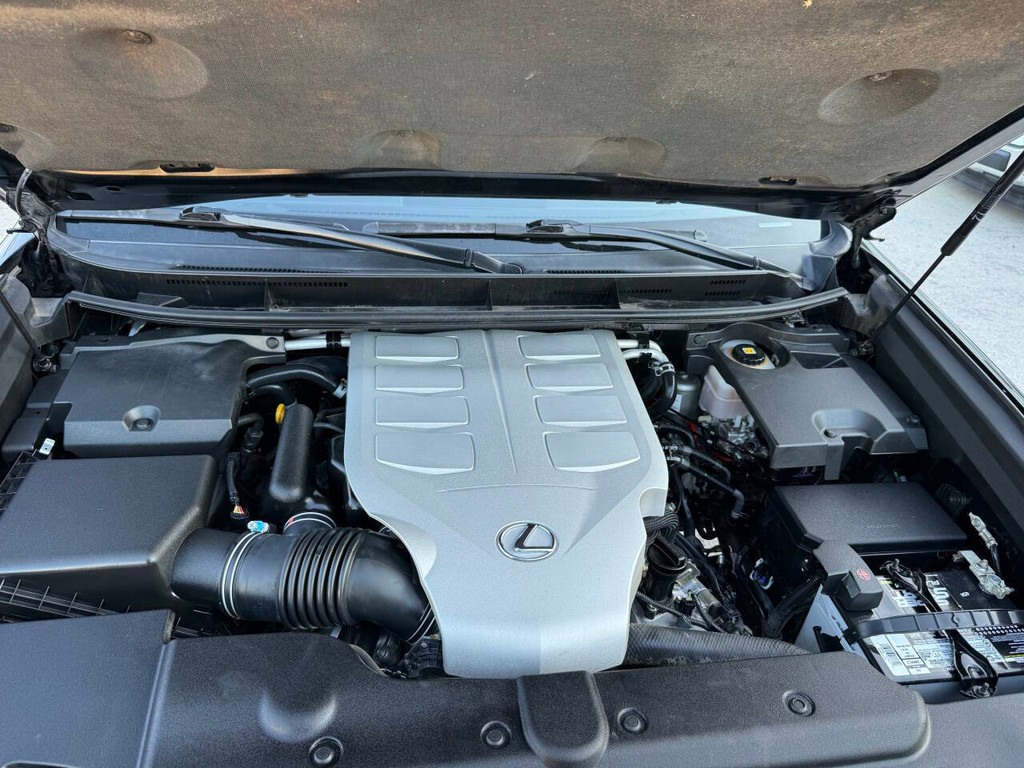 Lexus GX 460 Vehicle Full-screen Gallery Image 35