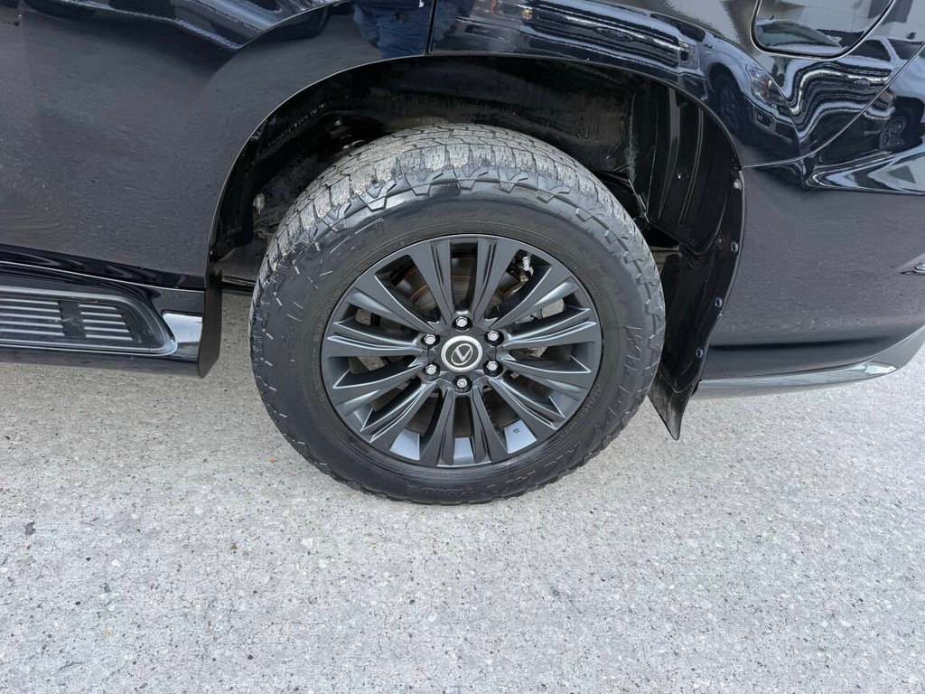 Lexus GX 460 Vehicle Full-screen Gallery Image 36