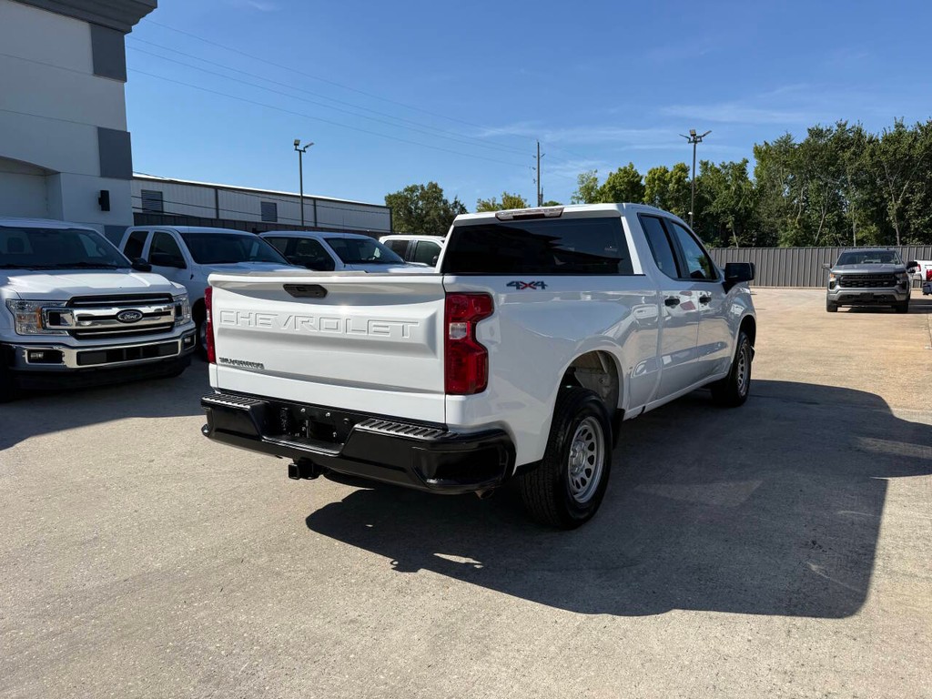 Chevrolet Silverado 1500 Vehicle Full-screen Gallery Image 05