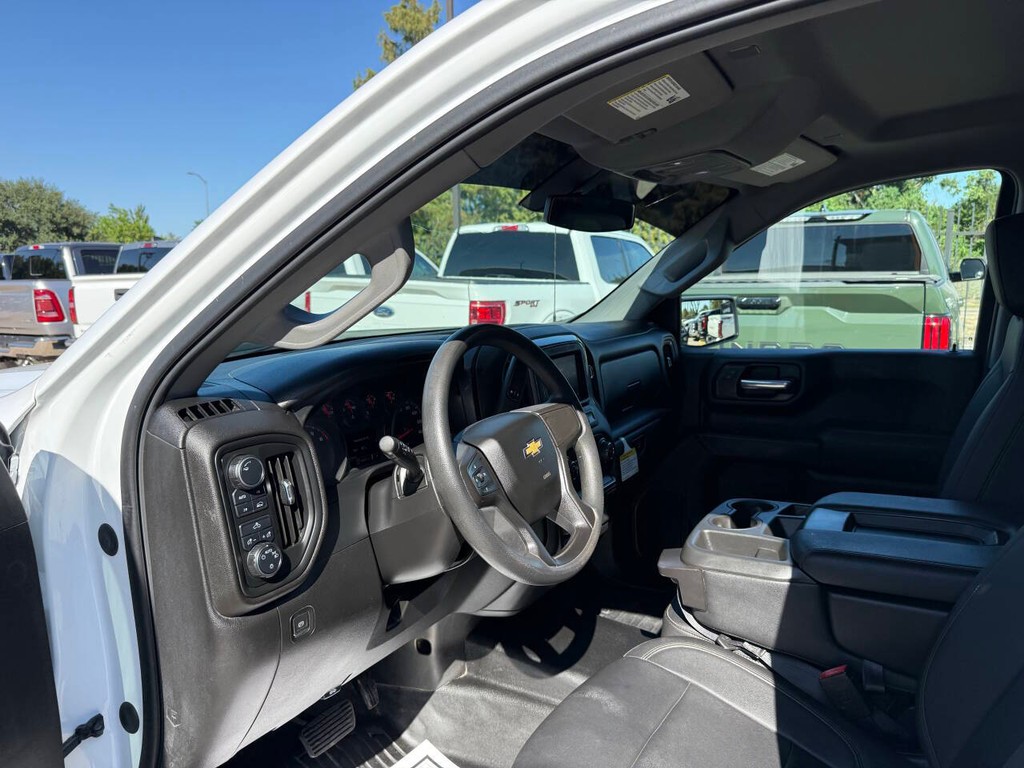 Chevrolet Silverado 1500 Vehicle Full-screen Gallery Image 06