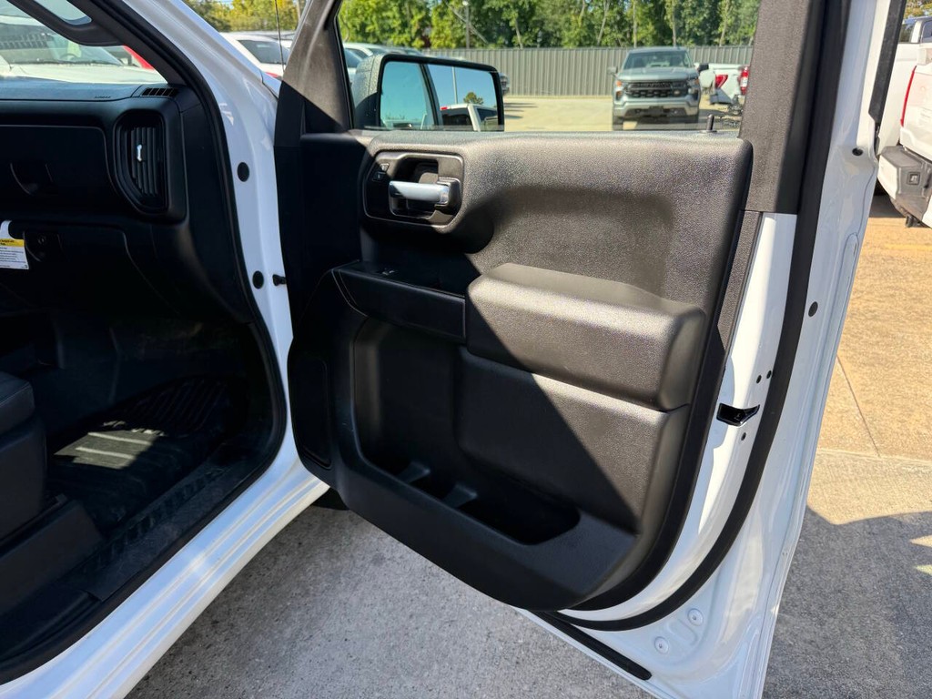 Chevrolet Silverado 1500 Vehicle Full-screen Gallery Image 11