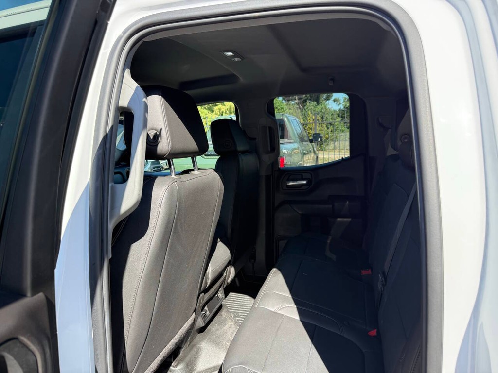 Chevrolet Silverado 1500 Vehicle Full-screen Gallery Image 12