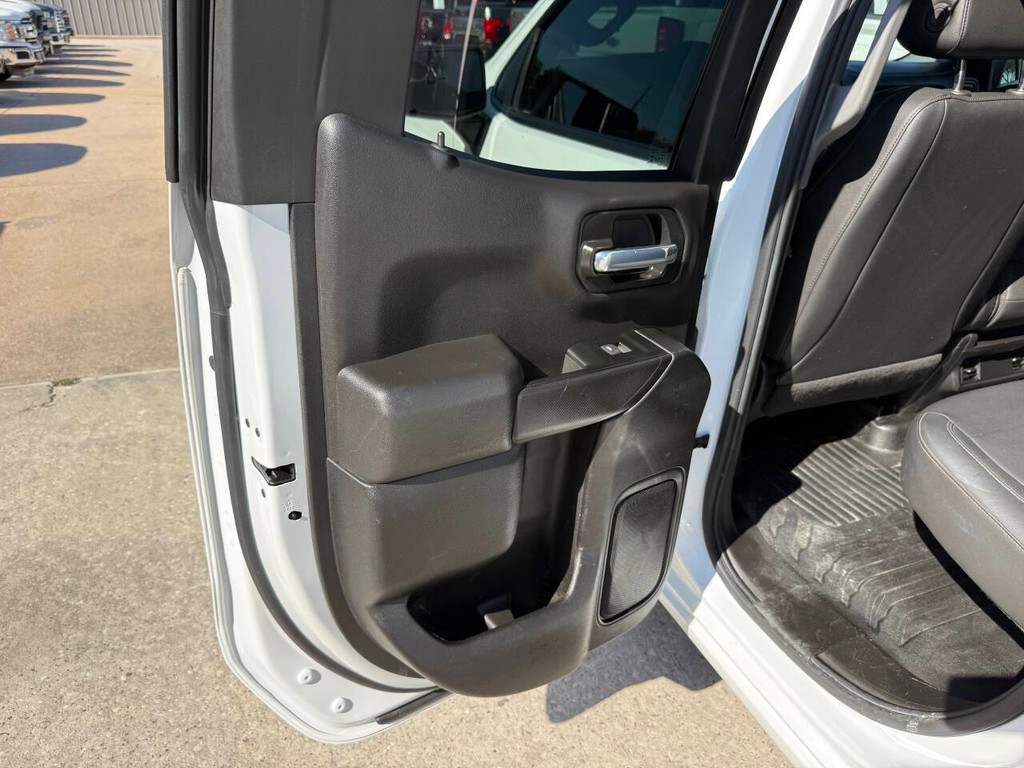 Chevrolet Silverado 1500 Vehicle Full-screen Gallery Image 14