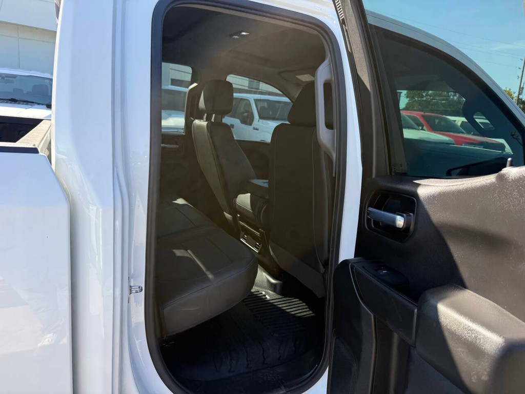 Chevrolet Silverado 1500 Vehicle Full-screen Gallery Image 15