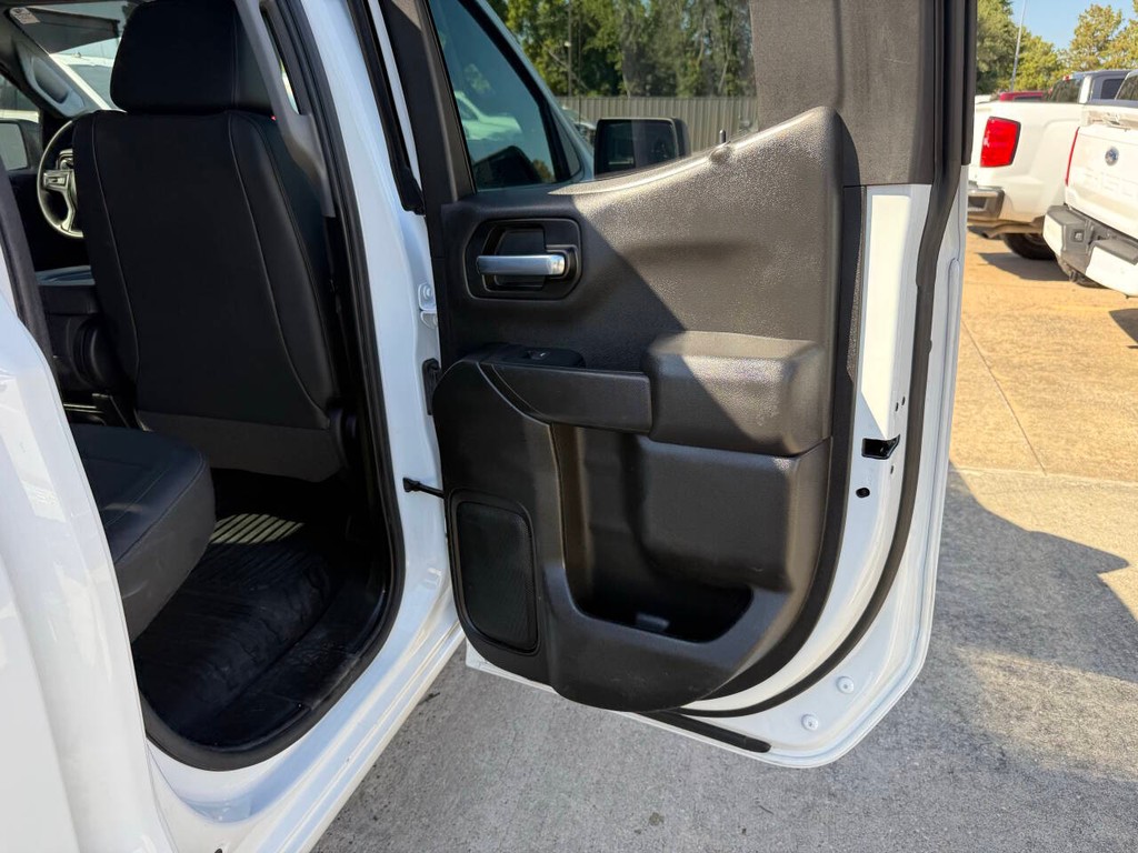 Chevrolet Silverado 1500 Vehicle Full-screen Gallery Image 16