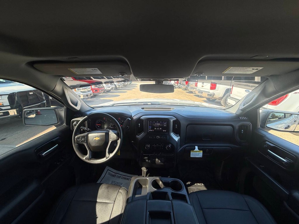 Chevrolet Silverado 1500 Vehicle Full-screen Gallery Image 18
