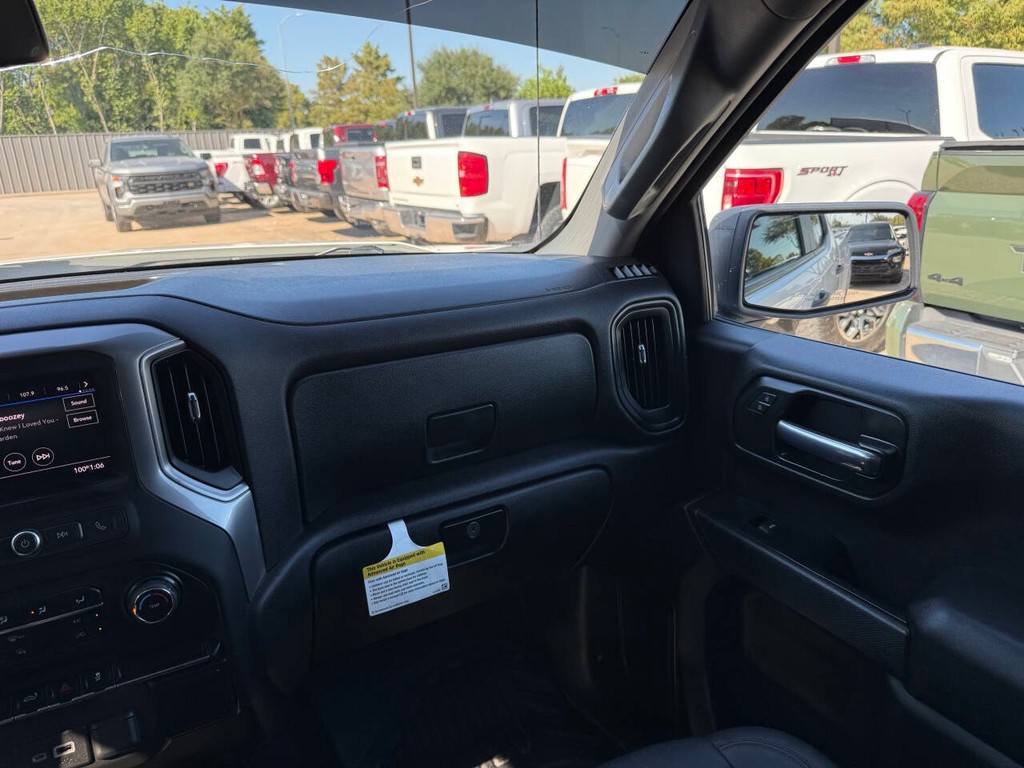 Chevrolet Silverado 1500 Vehicle Full-screen Gallery Image 20