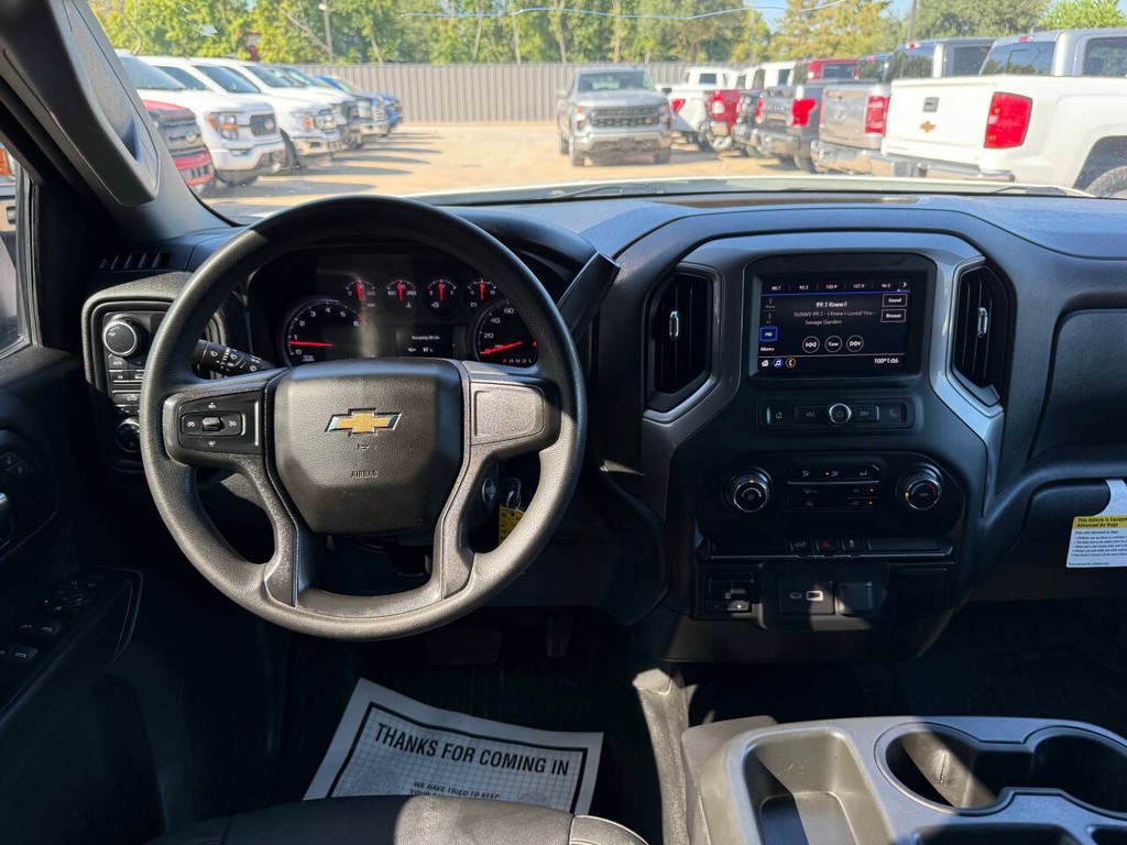 Chevrolet Silverado 1500 Vehicle Full-screen Gallery Image 22