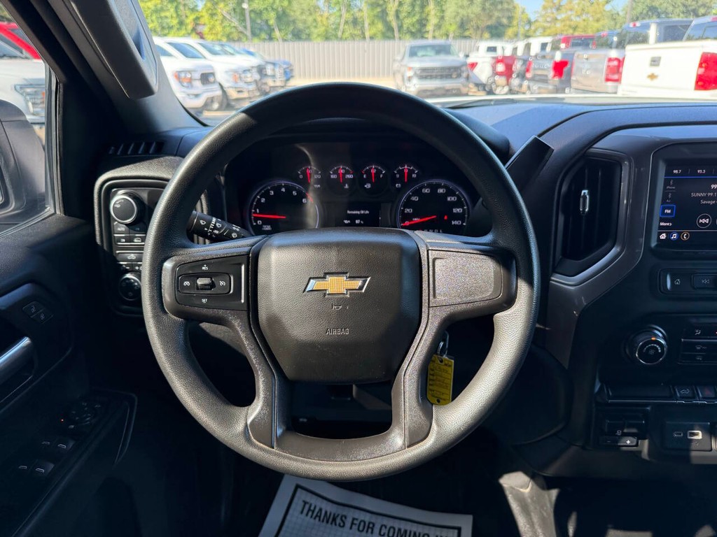 Chevrolet Silverado 1500 Vehicle Full-screen Gallery Image 23