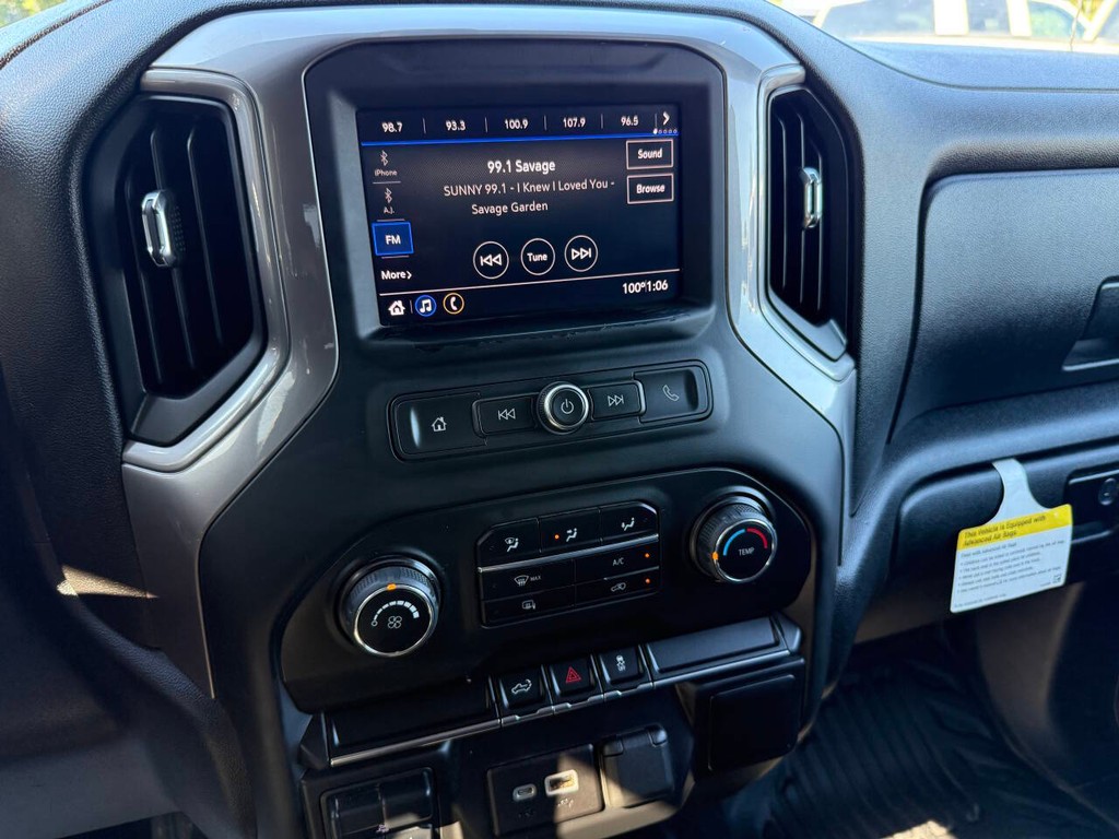 Chevrolet Silverado 1500 Vehicle Full-screen Gallery Image 28