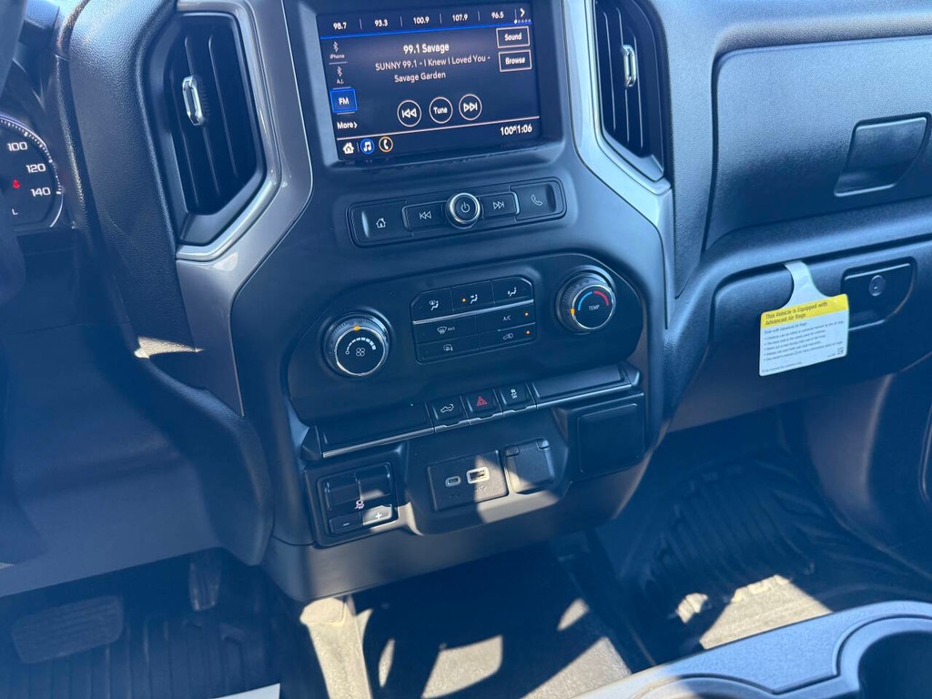 Chevrolet Silverado 1500 Vehicle Full-screen Gallery Image 29