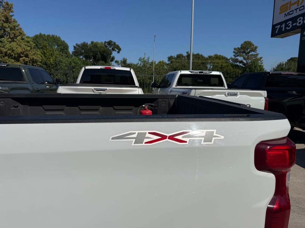 Chevrolet Silverado 1500 Vehicle Full-screen Gallery Image 36
