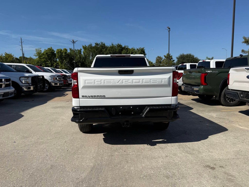 Chevrolet Silverado 1500 Vehicle Full-screen Gallery Image 38