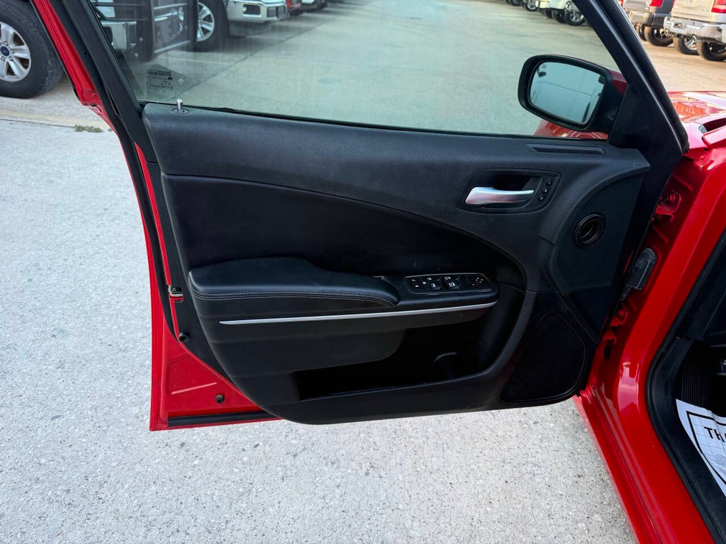 Dodge Charger Vehicle Full-screen Gallery Image 07