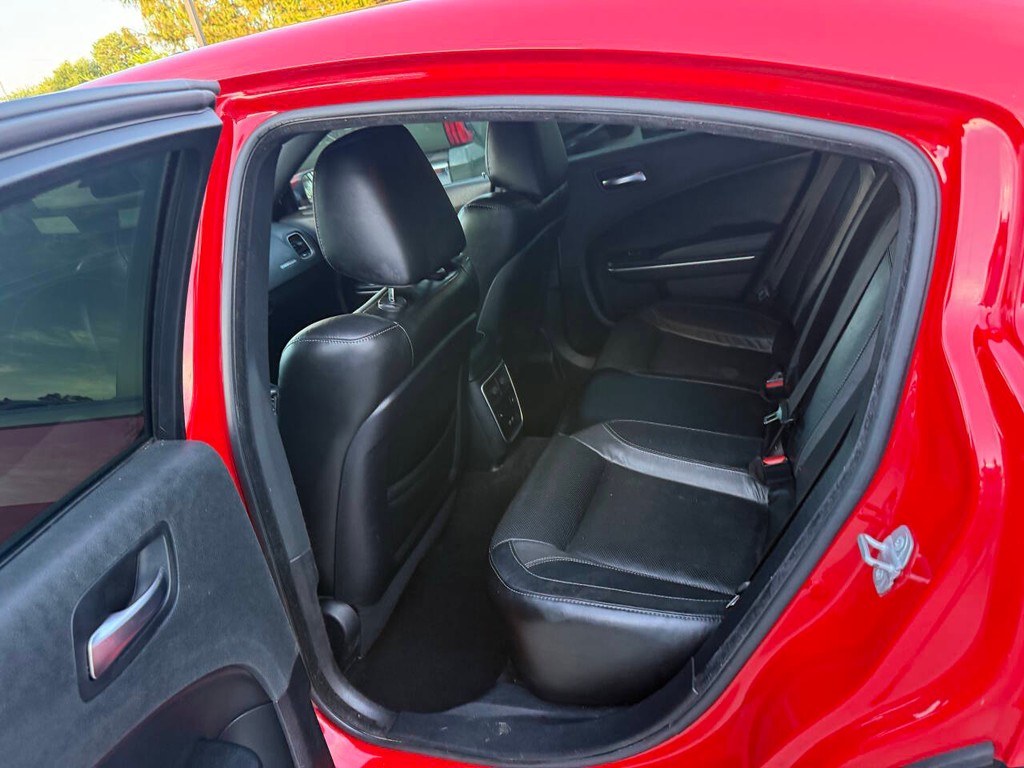 Dodge Charger Vehicle Full-screen Gallery Image 12