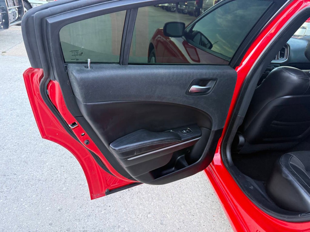 Dodge Charger Vehicle Full-screen Gallery Image 13