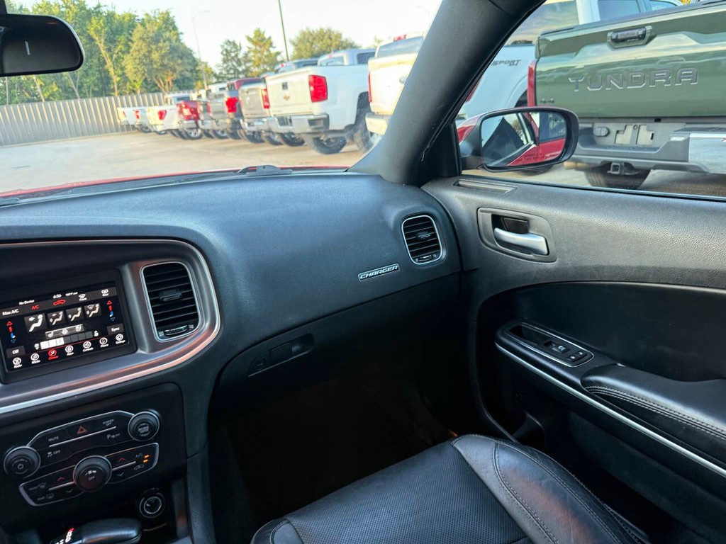 Dodge Charger Vehicle Full-screen Gallery Image 19