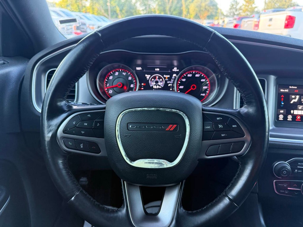 Dodge Charger Vehicle Full-screen Gallery Image 22