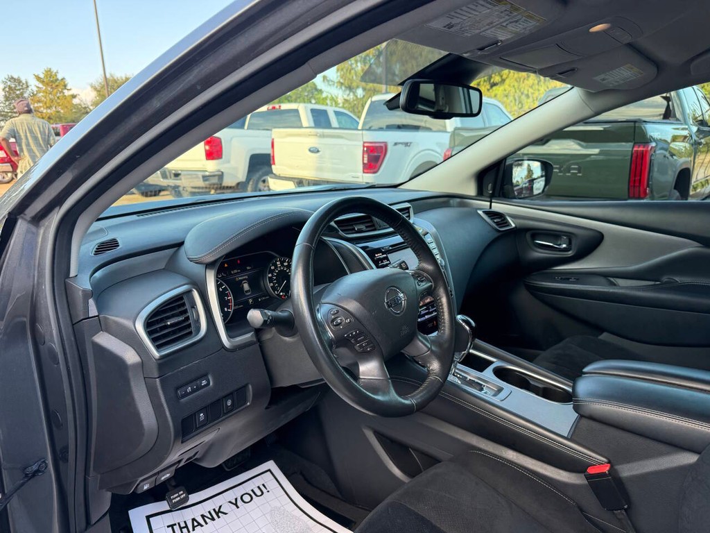 Nissan Murano Vehicle Full-screen Gallery Image 05