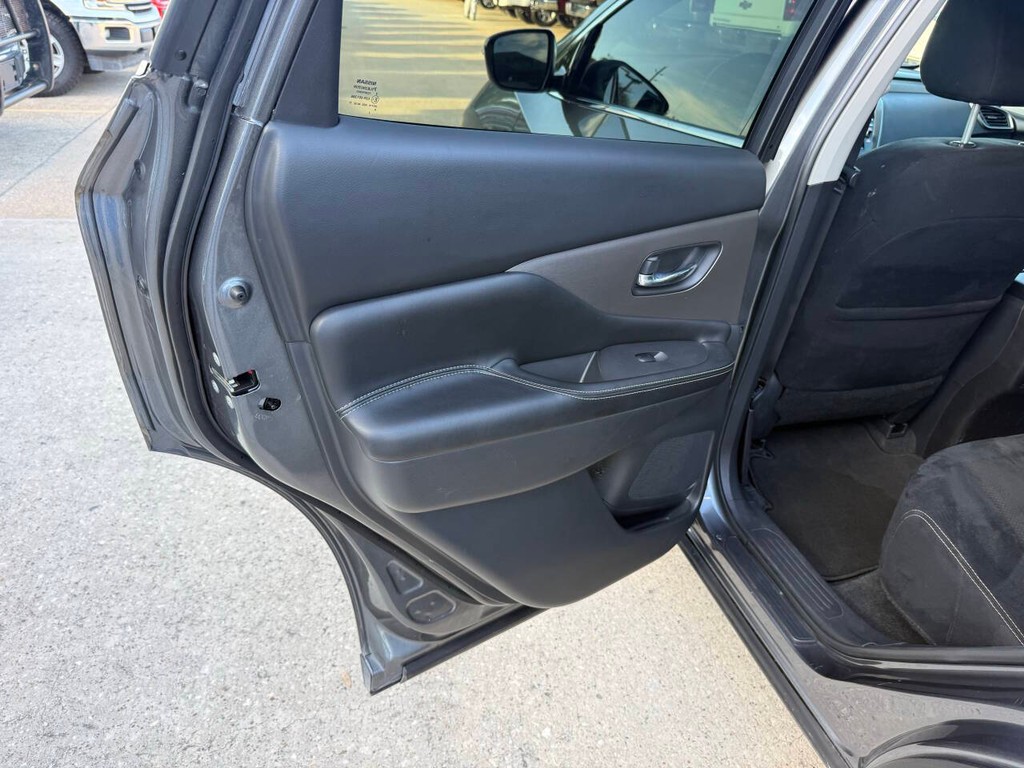 Nissan Murano Vehicle Full-screen Gallery Image 13