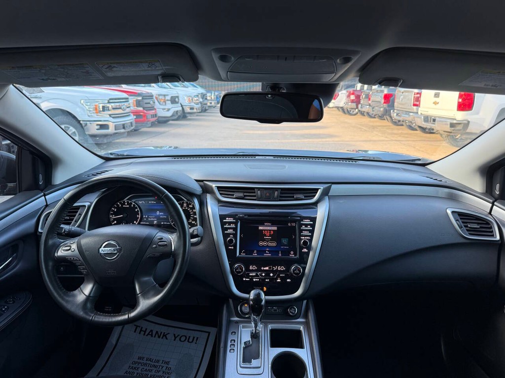 Nissan Murano Vehicle Full-screen Gallery Image 16