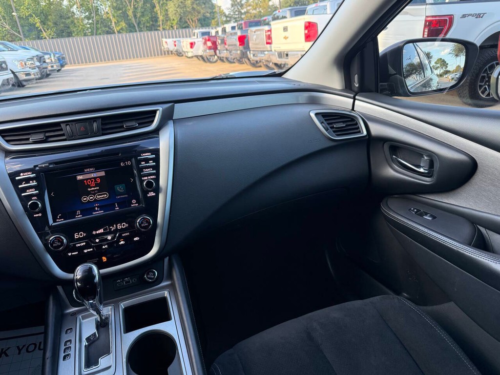 Nissan Murano Vehicle Full-screen Gallery Image 19